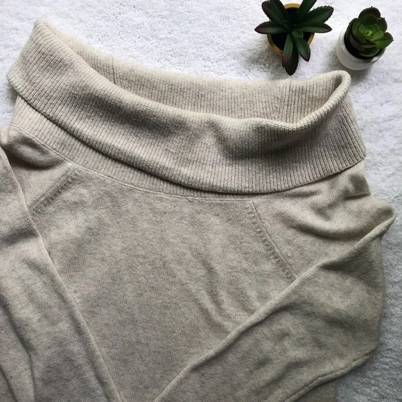 Gap Off The Shoulder Sweater - Picture 3 of 5